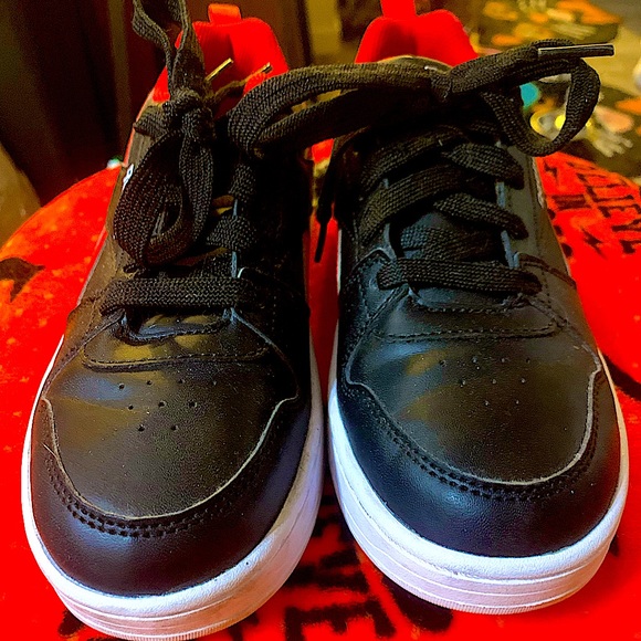 RARE Pair of old school Reeboks. Black and Red ❤️ - Picture 2 of 6